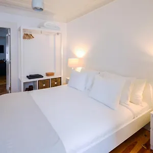 sunny-and-stylish-apartment-11-min-to-the-center.hotels-lisbon-portugal.com/